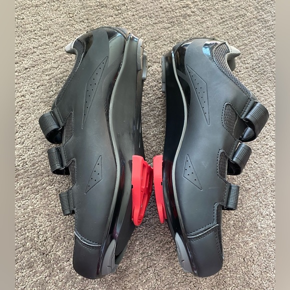 Shoes - NWOB Tommaso Strada 100 Dual Cleat
Compatible Spin Class Ready Bike
Shoe 🔵